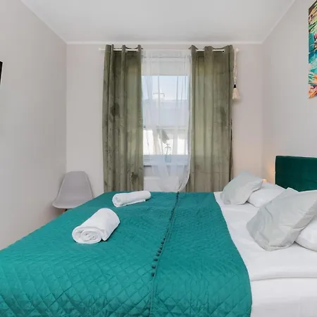 Comfortable House With Bathtub In The Bedroom